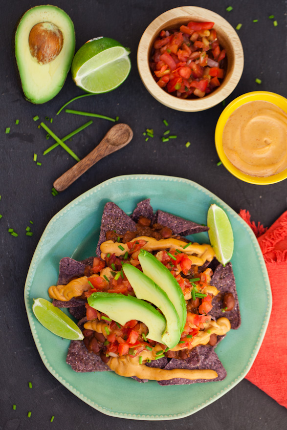 10 Minute Vegan Chili Cheese Nachos With Easy Vegan Queso